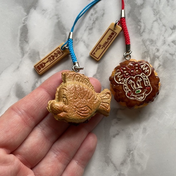 Tokyo Disney Resort- Foo strap keychains. Minnie Okonomiyaki - Flounder Taiyaki - Picture 3 of 5